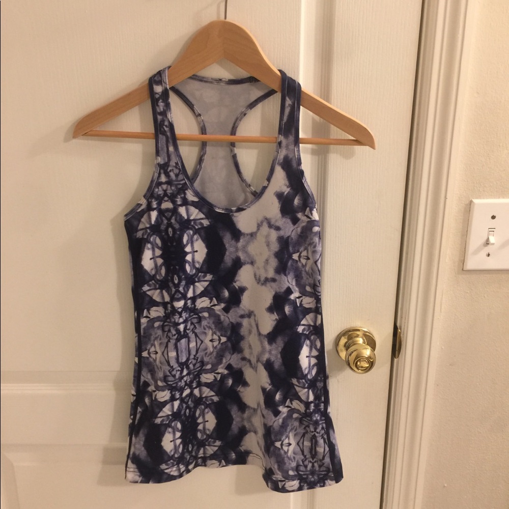Lululemon tank size 2/4